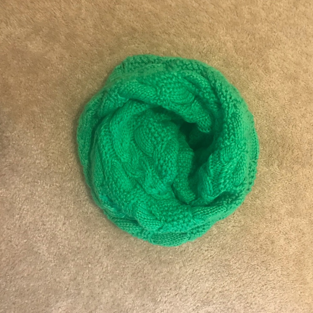 EUC GAP Kelly Green Circle Infinity Scarf